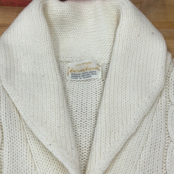 100% ACRYLIC EXCLUSIVE IMPORTS -44 - Picture 2 of 5